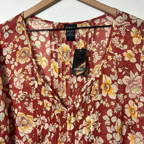 TORRID FLORAL PRINT CHIFFON PLEATED WOMEN BLOUSE PLUS SIZE 1 OR 1X BRAND NEW - Picture 4 of 6